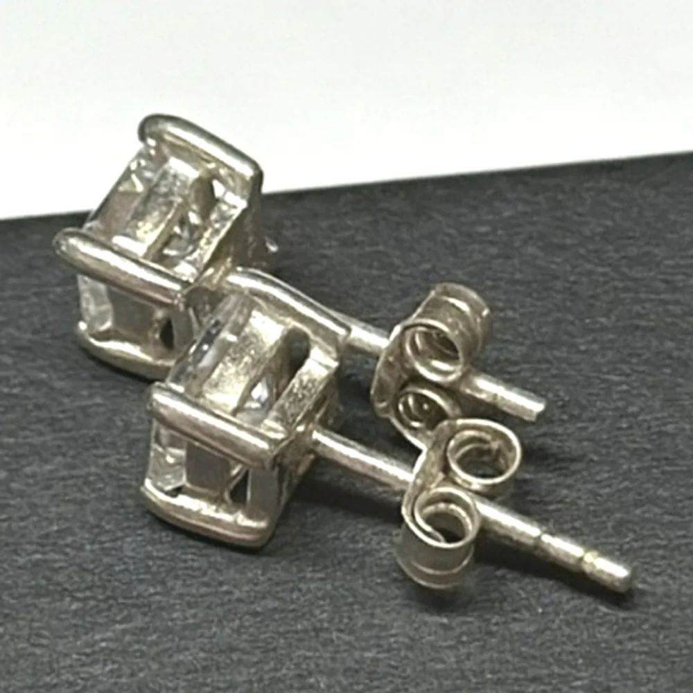 Rare Silpada 925 Sterling Silver Noble Cubic Zirconia Stud Earrings P1304